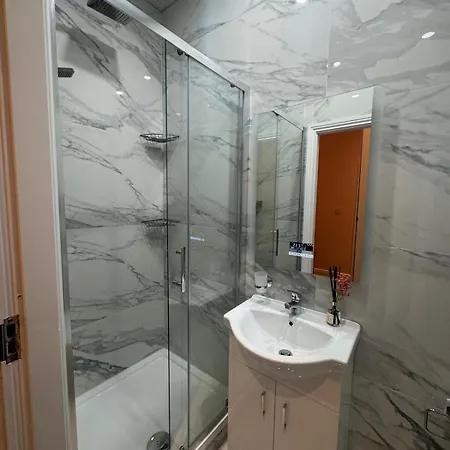 Deluxe Georgian 1 Private Gæstehus